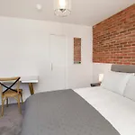 펜션 Walpole Getaway - Hot Tub, Games Room, Sleeps 8