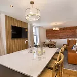 펜션 Walpole Getaway - Hot Tub, Games Room, Sleeps 8 요크