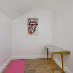 펜션 Walpole Getaway - Hot Tub, Games Room, Sleeps 8 *