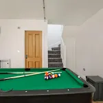 Walpole Getaway - Hot Tub, Games Room, Sleeps 8 펜션 요크