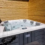 Walpole Getaway - Hot Tub, Games Room, Sleeps 8