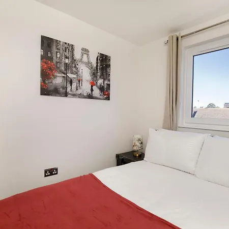 Walpole Getaway - Hot Tub, Games Room, Sleeps 8