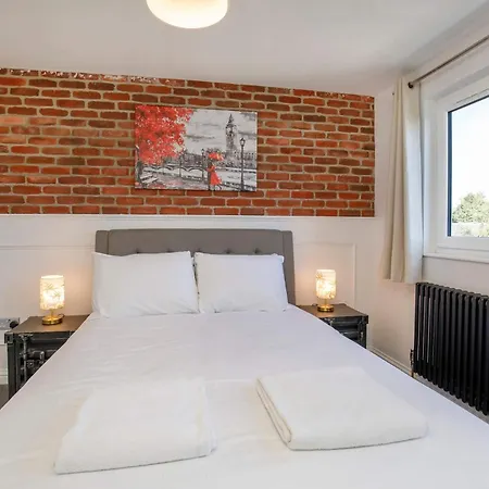 Walpole Getaway - Hot Tub, Games Room, Sleeps 8 * יורק