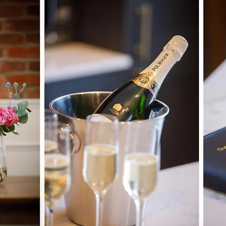 Walpole Getaway - Hot Tub, Games Room, Sleeps 8 * Йорк