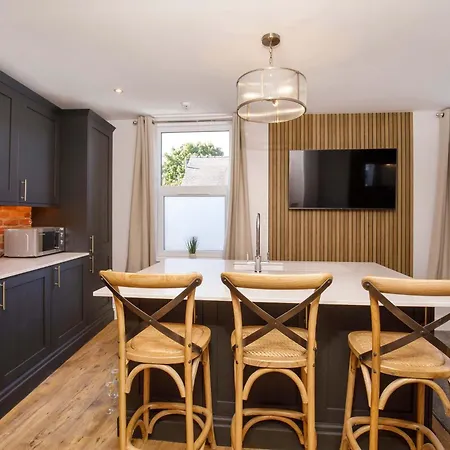 Walpole Getaway - Hot Tub, Games Room, Sleeps 8 *