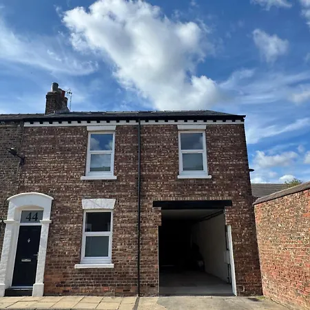 Дом отдыха Walpole Getaway - Hot Tub, Games Room, Sleeps 8 Йорк