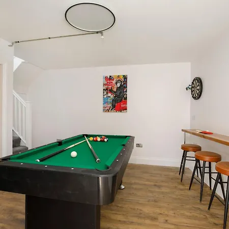 Walpole Getaway - Hot Tub, Games Room, Sleeps 8 * ヨーク