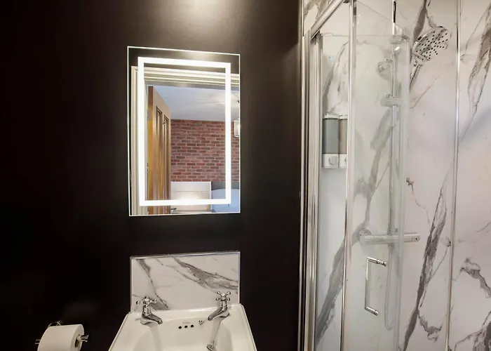 Walpole Getaway - Hot Tub, Games Room, Sleeps 8 펜션 *