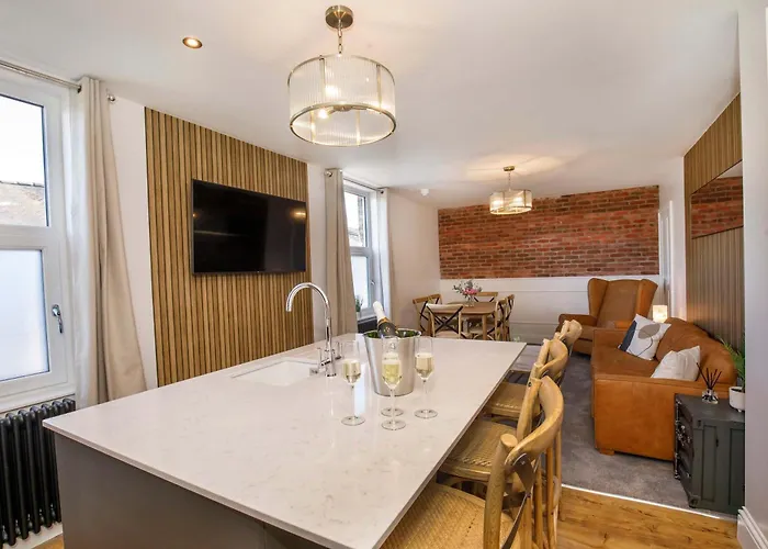 펜션 Walpole Getaway - Hot Tub, Games Room, Sleeps 8 요크