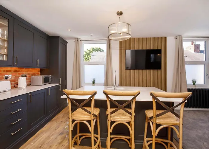 Walpole Getaway - Hot Tub, Games Room, Sleeps 8 *