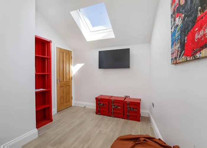 Walpole Getaway - Hot Tub, Games Room, Sleeps 8 펜션 *