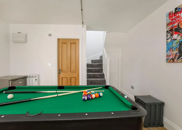 Walpole Getaway - Hot Tub, Games Room, Sleeps 8 펜션 요크