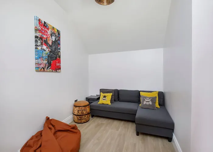 Walpole Getaway - Hot Tub, Games Room, Sleeps 8 펜션 *