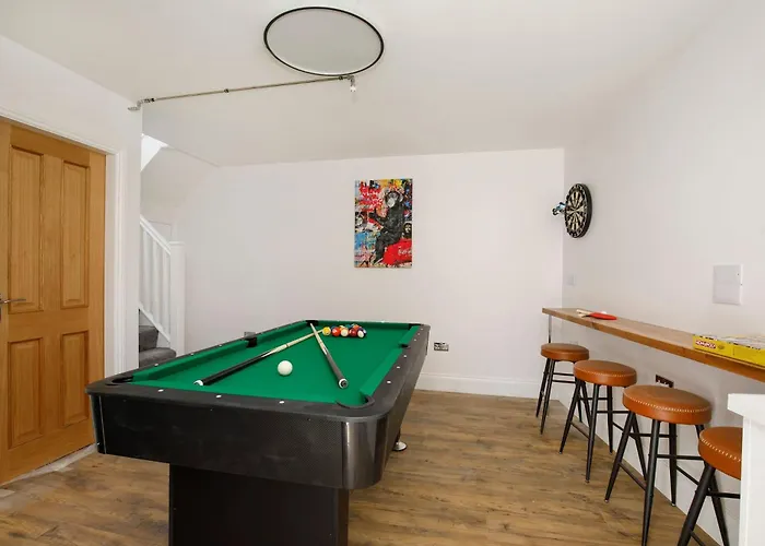 Walpole Getaway - Hot Tub, Games Room, Sleeps 8 * 요크