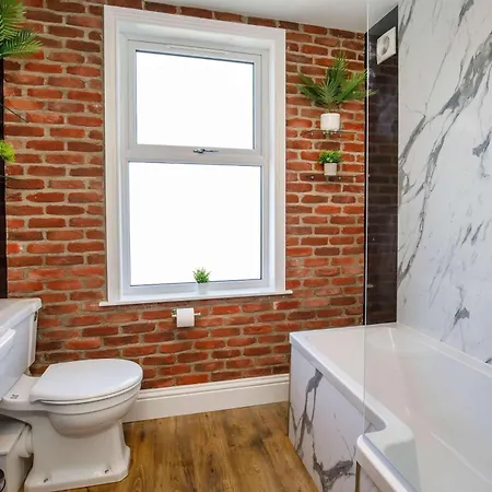 Vakantiehuis Walpole Getaway - Hot Tub, Games Room, Sleeps 8 York