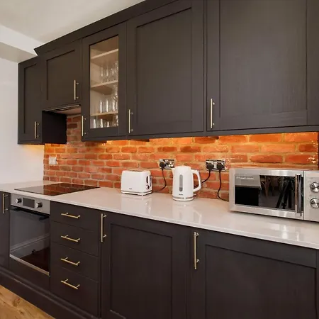 Walpole Getaway - Hot Tub, Games Room, Sleeps 8