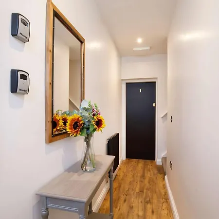 Walpole Getaway - Hot Tub, Games Room, Sleeps 8 York