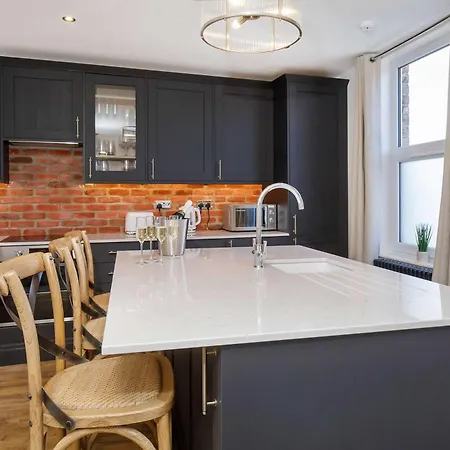 Vakantiehuis Walpole Getaway - Hot Tub, Games Room, Sleeps 8